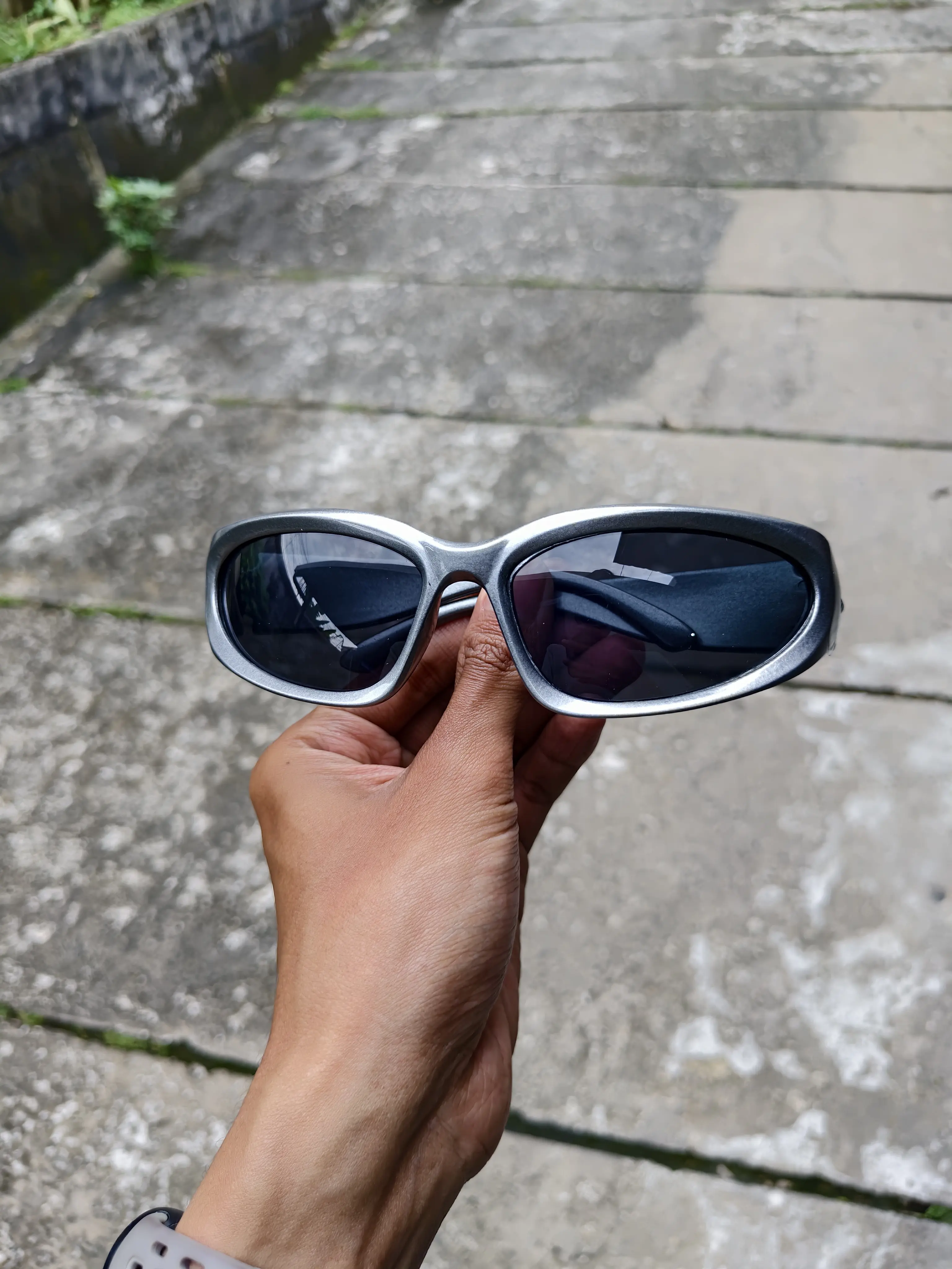 Kacamata hitam lari running steampunk 